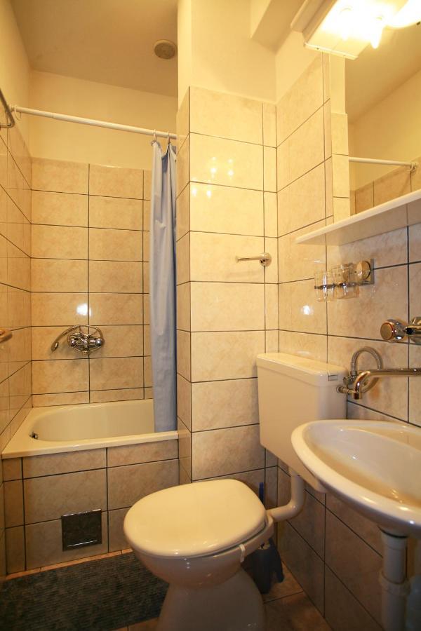 Apartment & Room Dinka, Krk Đảo Krk Ngoại thất bức ảnh