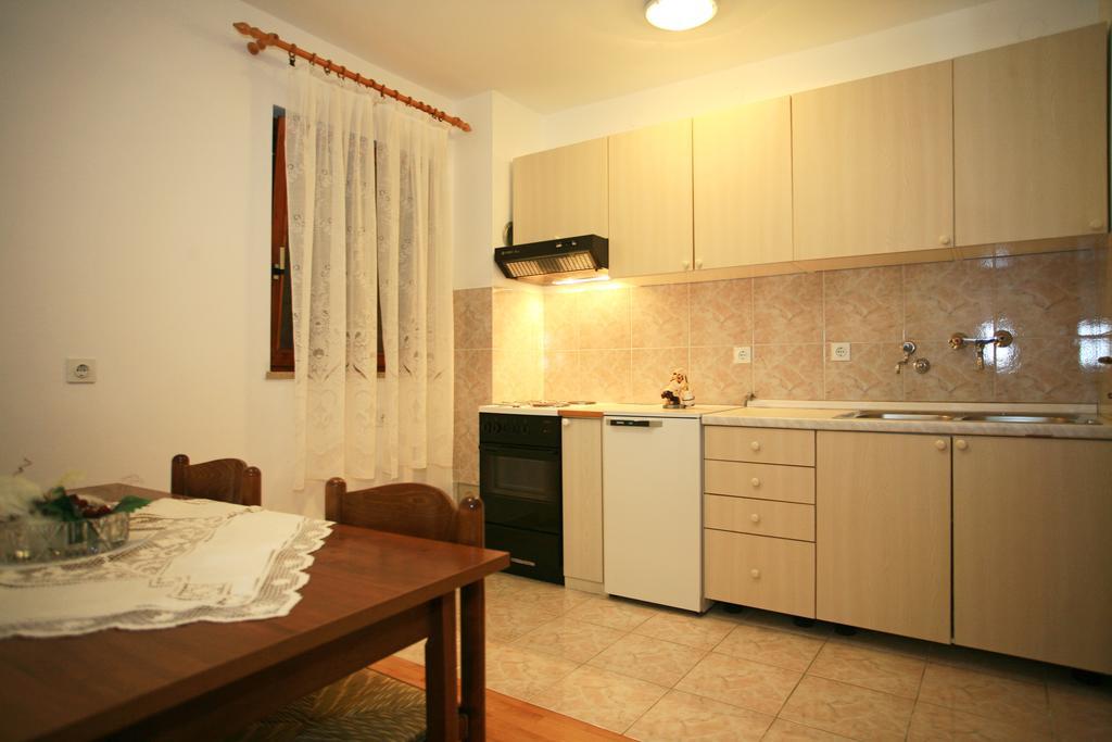 Apartment & Room Dinka, Krk Đảo Krk Ngoại thất bức ảnh